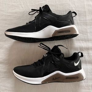 Nike Air Max Bella 5 - Size 8